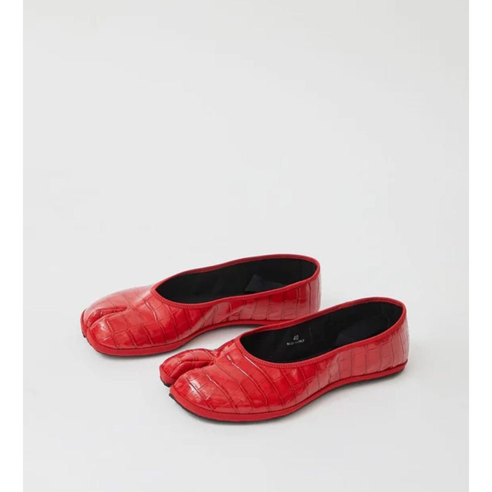 Red Crocodile-Embossed Tabi Women's Flats